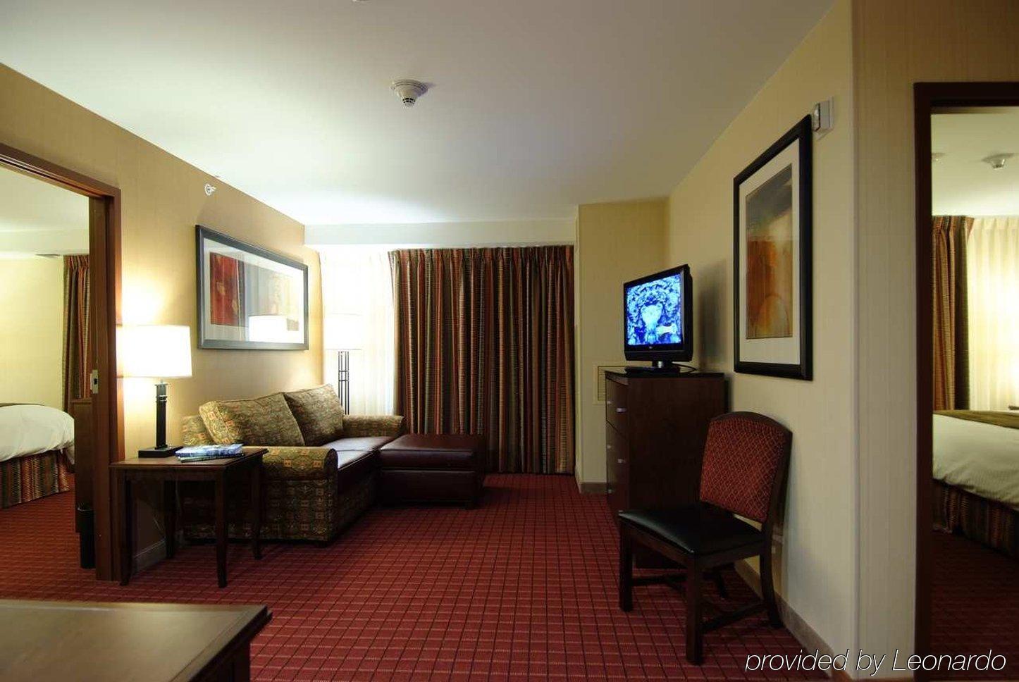 Embassy Suites Анкоридж Номер фото